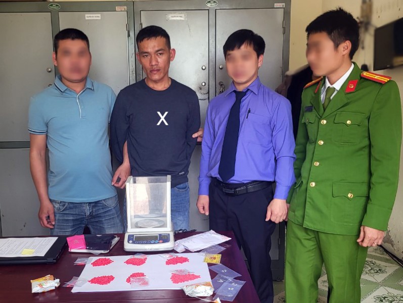 Bắt đối tượng tàng trữ 1.300 viên ma tuý tổng hợp