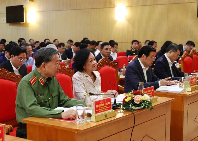 Bảo đảm sự lãnh đạo của Bộ Chính trị, Ban Bí thư đối với công tác chính trị, tư tưởng trong Công an nhân dân