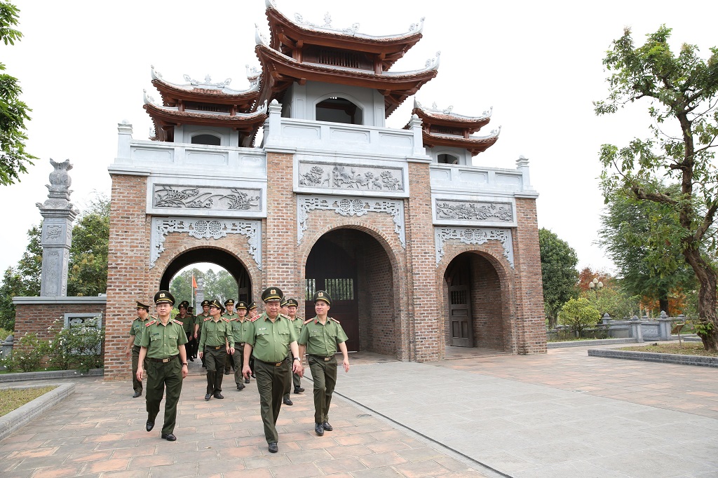 Thăm Đền Chung Sơn - Đền thờ gia tiên Chủ tịch Hồ Chí Minh