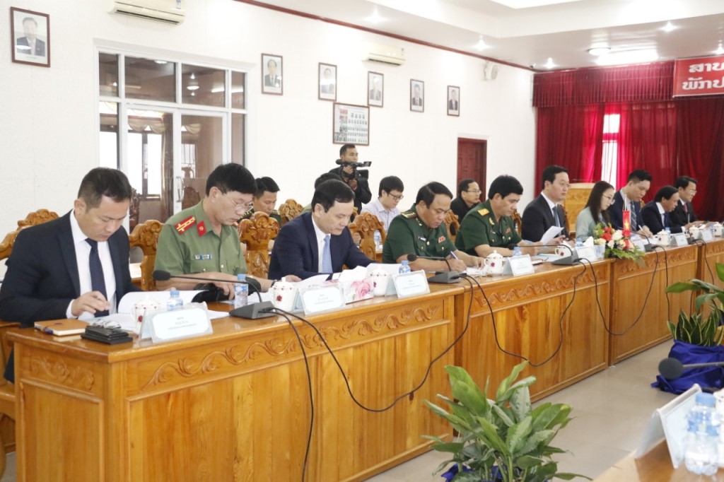 Các đại biểu tỉnh Nghệ An dự Hội đàm