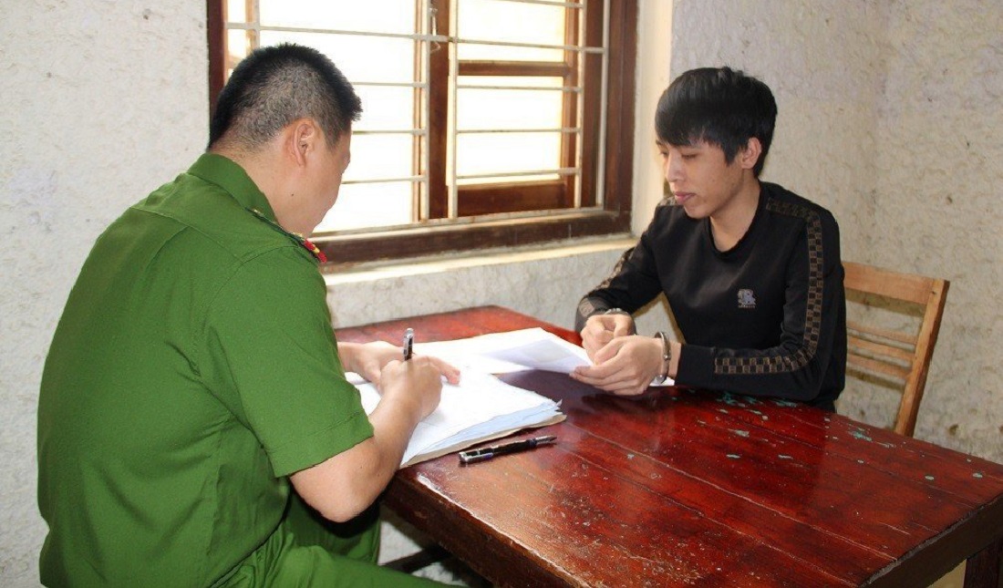 Khởi tố đối tượng lừa bán vé máy bay để chiếm đoạt tài sản