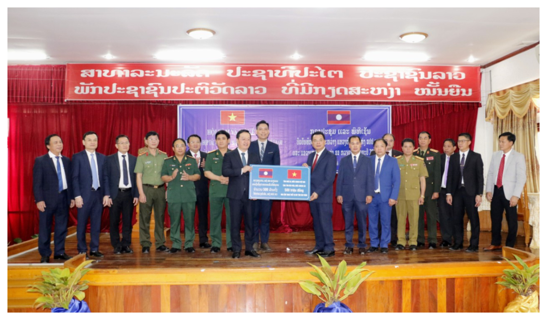 Lãnh đạo tỉnh Nghệ An chúc Tết cổ truyền Bunpimay, Hội đàm với tỉnh Xiêng Khoảng (Lào)