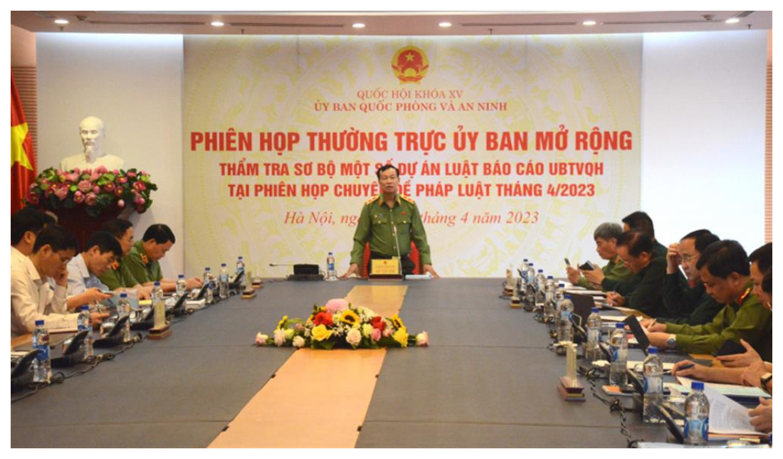 Thẩm tra dự án Luật Lực lượng tham gia bảo vệ an ninh, trật tự ở cơ sở