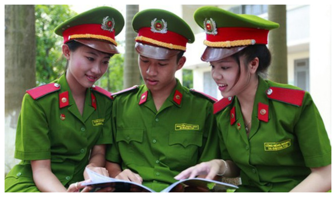 Điều kiện để xét tuyển mới hệ trung cấp chính quy trong Công an nhân dân dành cho học sinh tốt nghiệp THPT là gì?