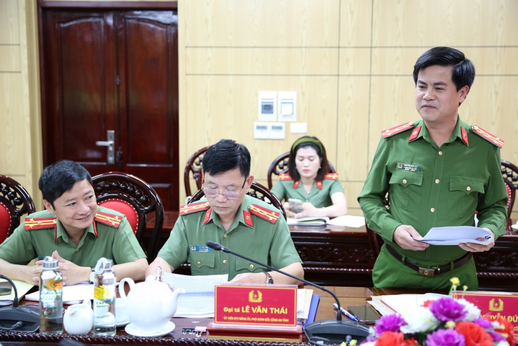 Đồng chí Đại tá Nguyễn Đức Hải, Phó Bí thư Đảng ủy, Phó Giám đốc Công an tỉnh phát biểu tại Hội nghị