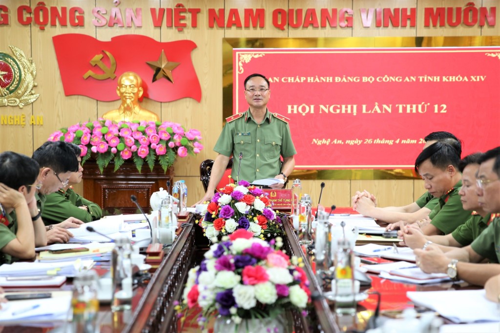 Đồng chí Thiếu tướng Phạm Thế Tùng, Ủy viên Ban Thường vụ Tỉnh ủy, Bí thư Đảng ủy, Giám đốc Công an tỉnh kết luận tại Hội nghị