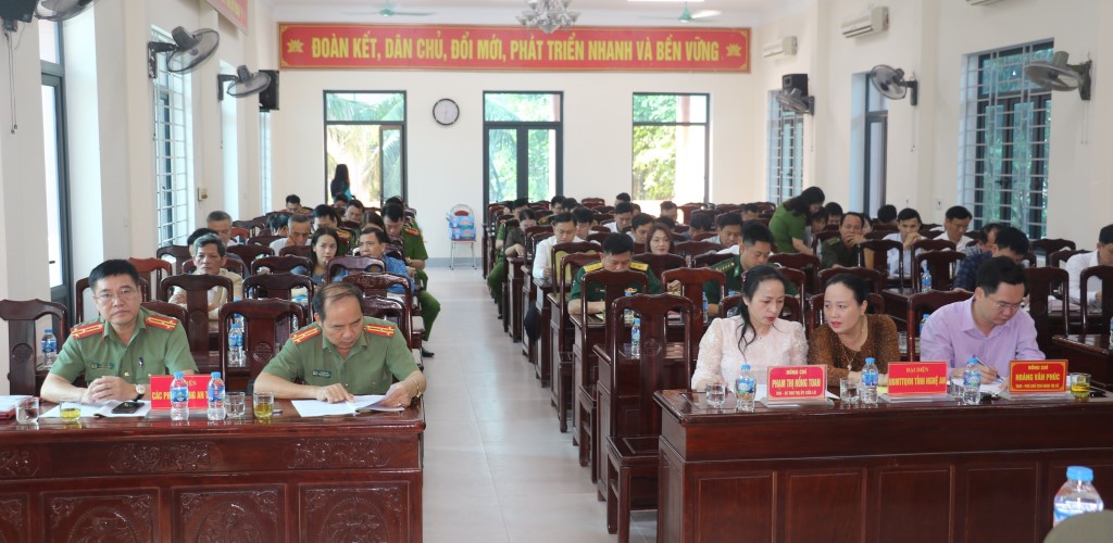 Các đại biểu tới dự