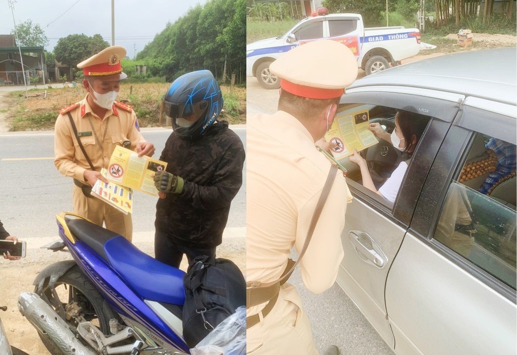 Nhiều tờ rơi với khẩu hiệu 