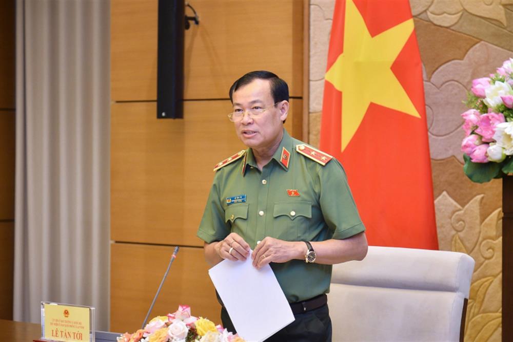 Sửa luật để tạo điều kiện cho công dân trong lĩnh vực xuất nhập cảnh, bảo đảm ANTT