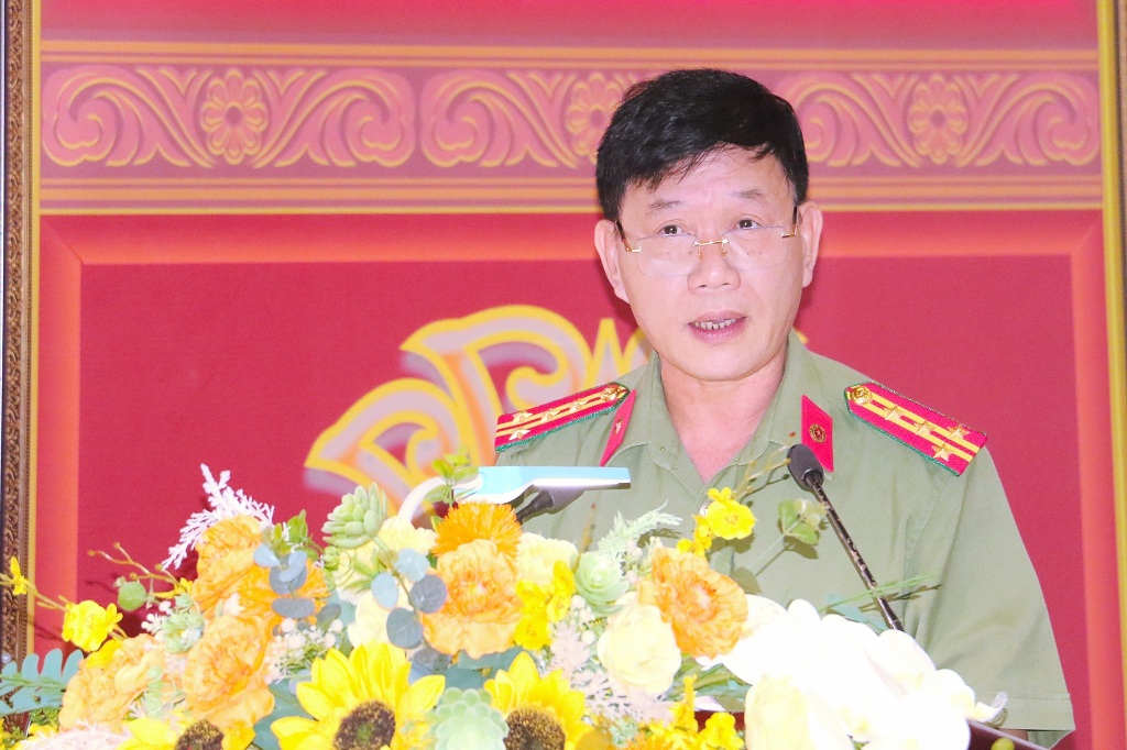 Đồng chí Đại tá Lê Văn Thái, Phó Giám đốc Công an tỉnh phát biểu chỉ đạo tại buổi lễ