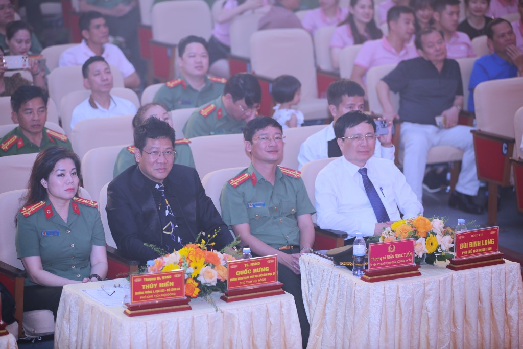 Các đại biểu dự Lễ bế mạc