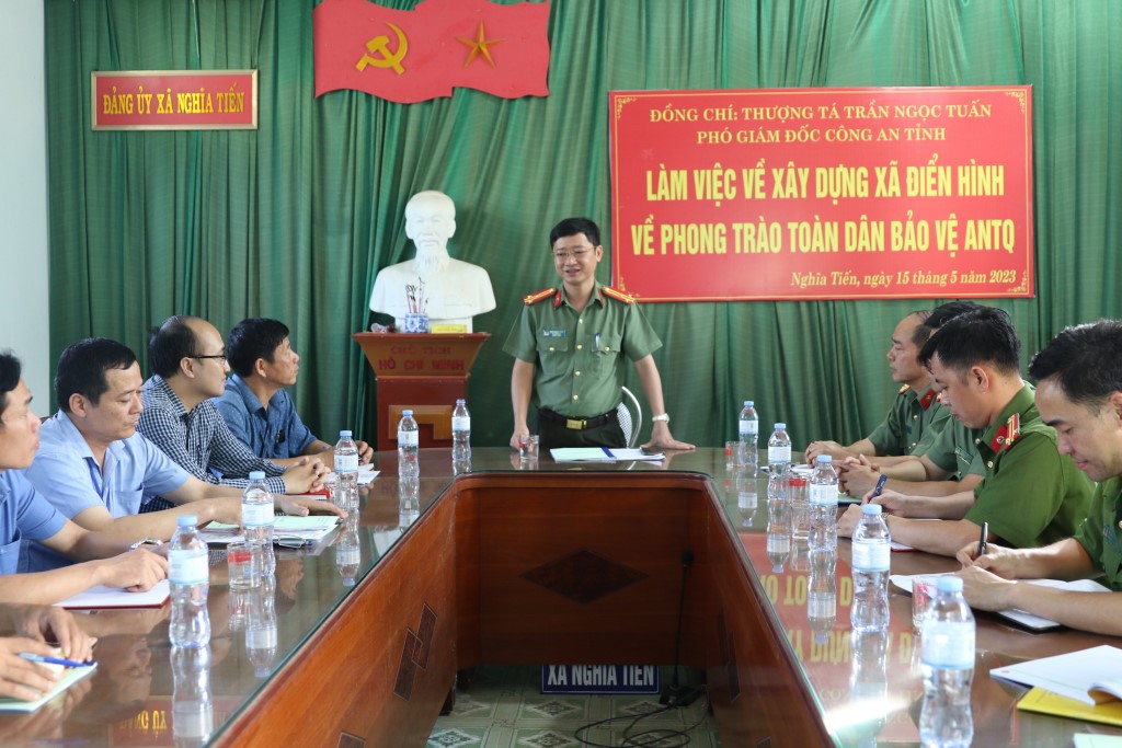 Đồng chí Thượng tá Trần Ngọc Tuấn, Phó Giám đốc Công an tỉnh làm việc với UBND xã Nghĩa Tiến, huyện Nghĩa Đàn về xã điển hình về phong trào toàn dân bảo vệ ANTQ