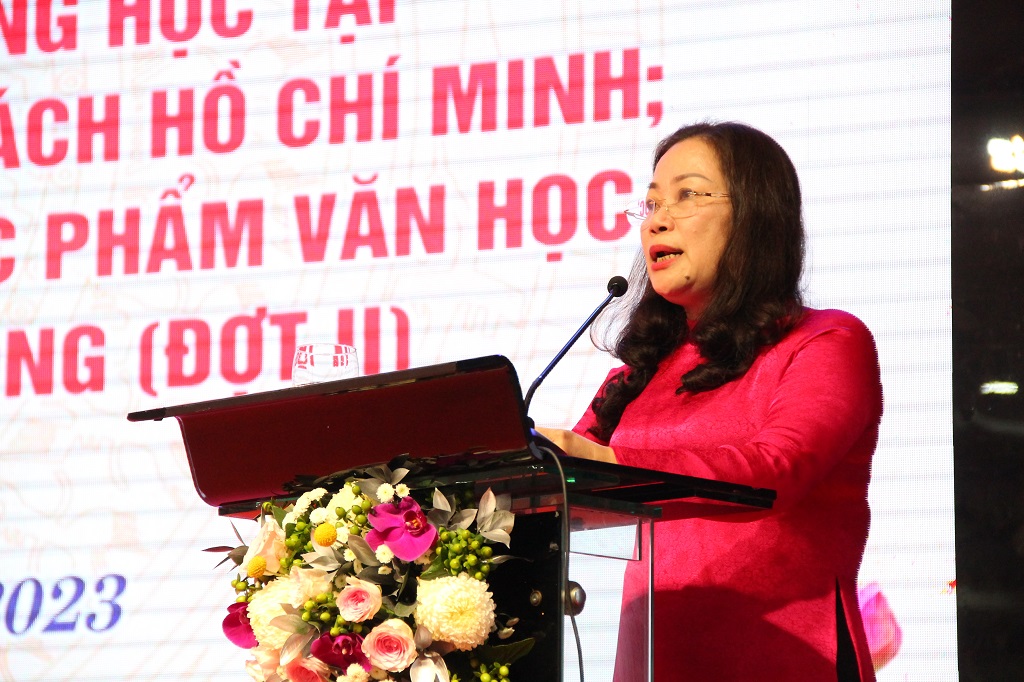Đồng chí Nguyễn Thị Thu Hường - Trưởng ban Tuyên giáo Tỉnh uỷ phát biểu khai mạc