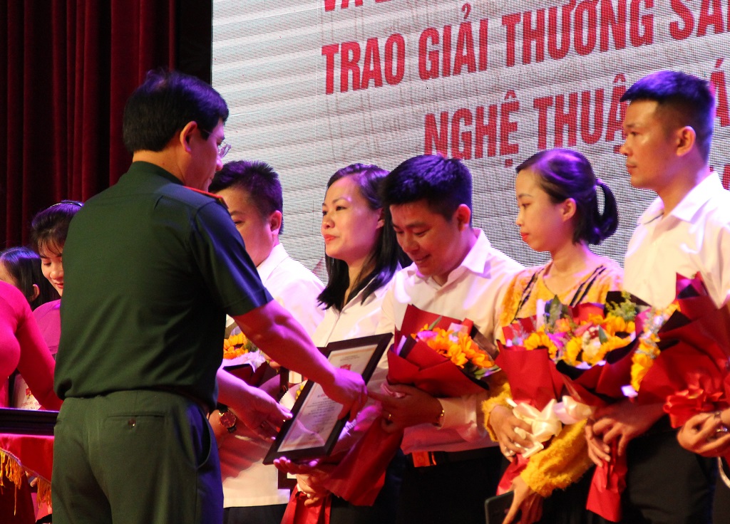 Các tập thể, cá nhân Công an Nghệ An được khen thưởng  
