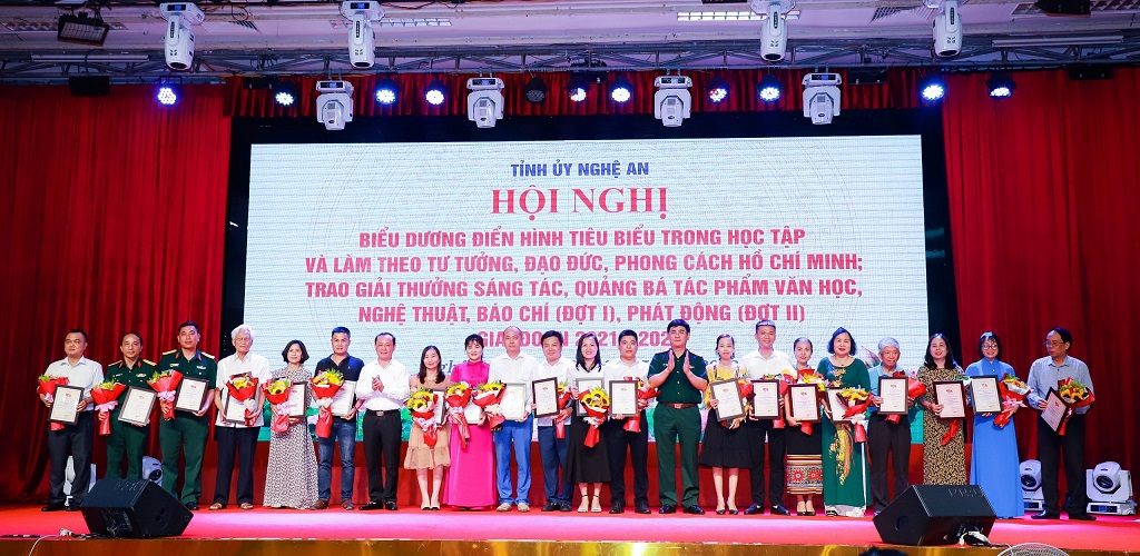 Trao Giải thưởng sáng tác, quảng bá tác phẩm văn học, nghệ thuật, báo chí về chủ đề 