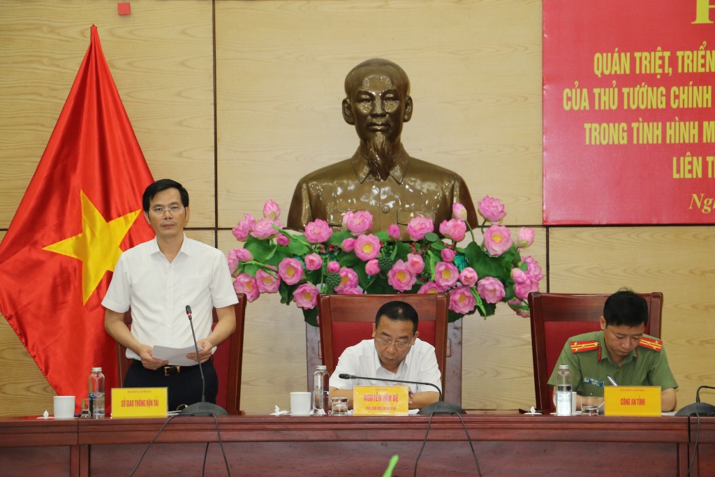 Đại diện lãnh đạo Sở Giao thông vận tải phát biểu tham luận