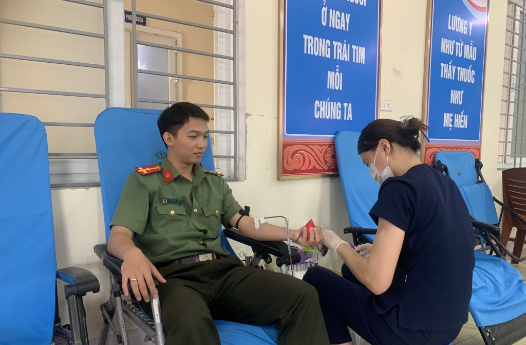 Hiến máu là một hoạt động hết sức ý nghĩa và thường xuyên được Đoàn Thanh niên Công an tỉnh tổ chức