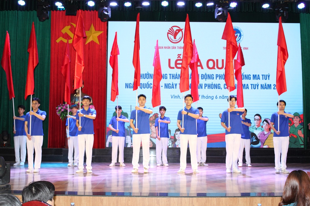 Sinh viên các trường đại học, cao đẳng trên địa bản thành phố Vinh hưởng ứng lễ ra quân