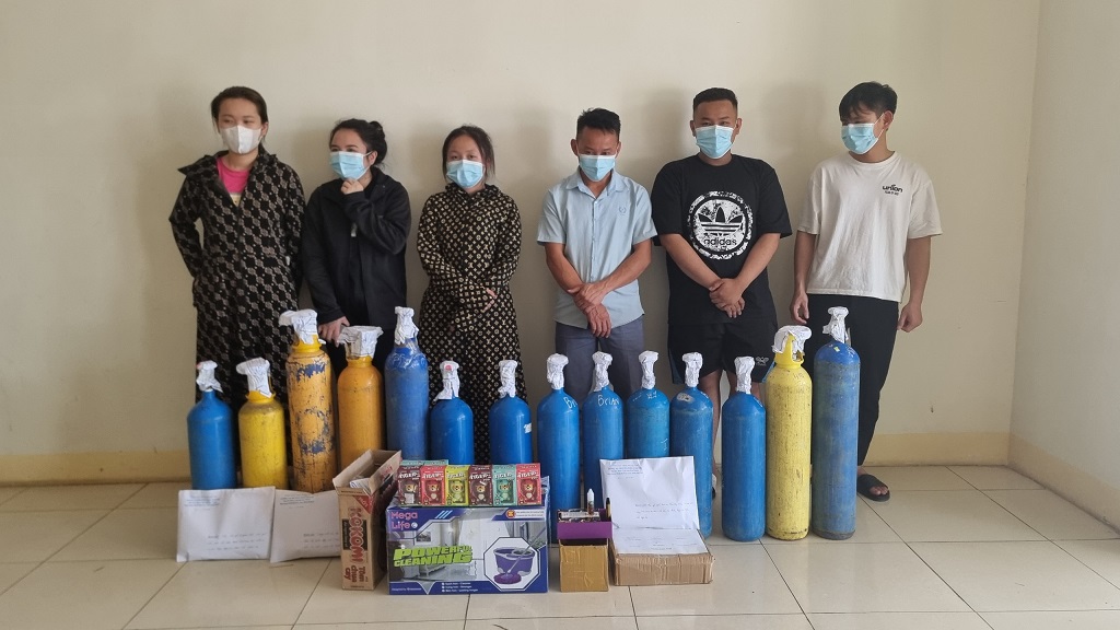06 đối tượng bị Công an huyện Yên Thành bắt giữ về hành vi kinh doanh thuốc lá điện tử, bóng cười