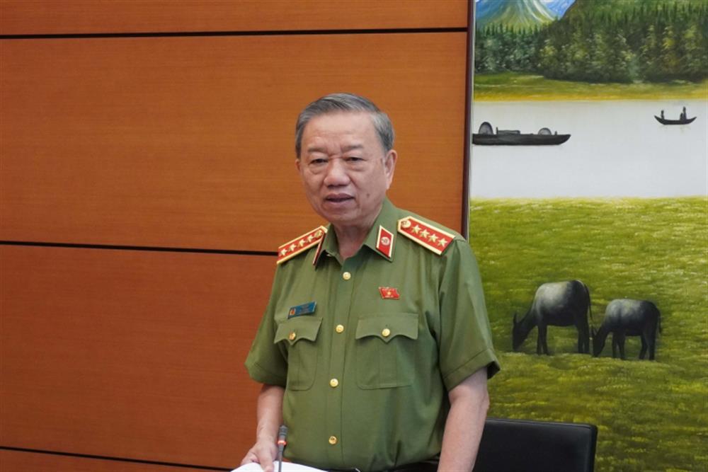 Lực lượng bảo vệ an ninh, trật tự ở cơ sở sẽ tham gia hướng dẫn, giúp đỡ người dân không vi phạm pháp luật