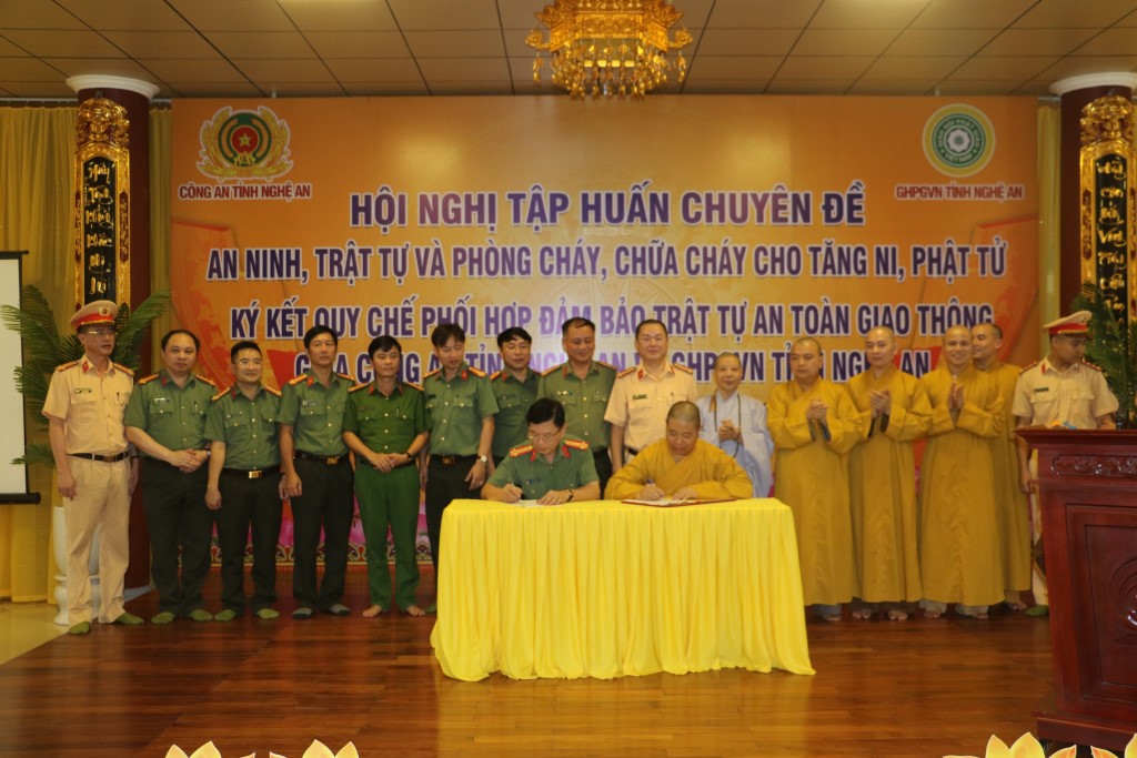 Công an tỉnh Nghệ An phối hợp Giáo hội Phật giáo Việt Nam tỉnh Nghệ An tổ chức ký kết quy chế phối hợp về đảm bảo trật tự an toàn giao thông