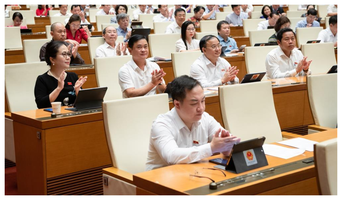 Quốc hội chính thức thông qua Luật về Xuất cảnh - Nhập cảnh