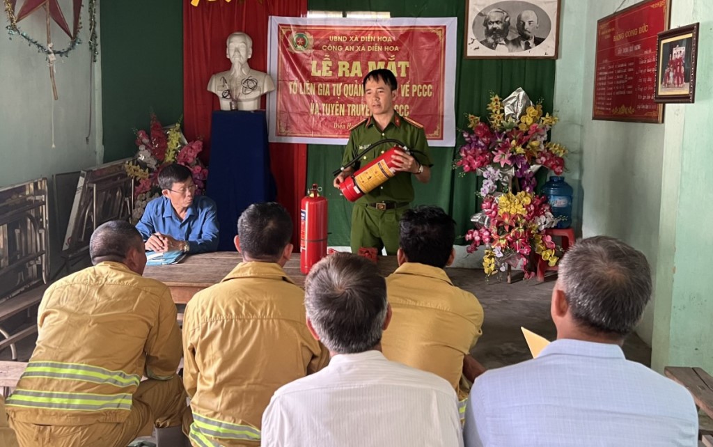 Các mô hình “Tổ liên gia an toàn PCCC” và “Điểm chữa cháy công cộng” được “phủ sóng” về tận đường làng, ngõ xóm, khắp các xã, phường