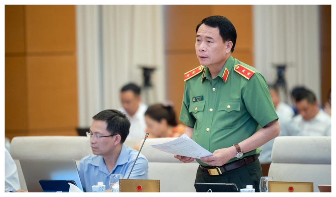Ủy ban Thường vụ Quốc hội cho ý kiến về dự án Luật Trật tự, an toàn giao thông đường bộ