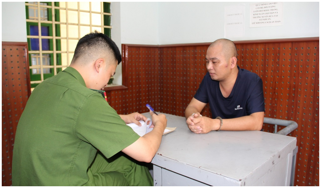 Khởi tố đối tượng làm giả giấy tờ xe ô tô để cầm cố