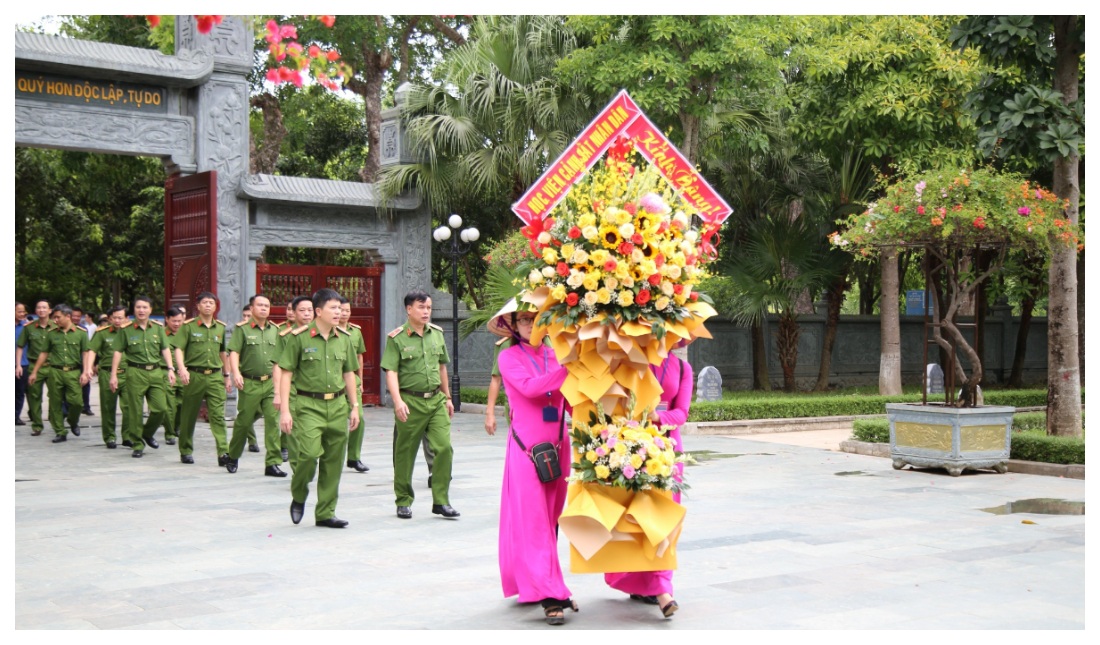 Học viện Cảnh sát nhân dân dâng hoa, dâng hương tưởng niệm Chủ tịch Hồ Chí Minh