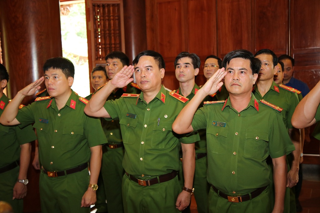 Đoàn đại biểu nguyện mãi mãi học tập và làm theo tư tưởng, đạo đức và phong cách cao đẹp của Người.
