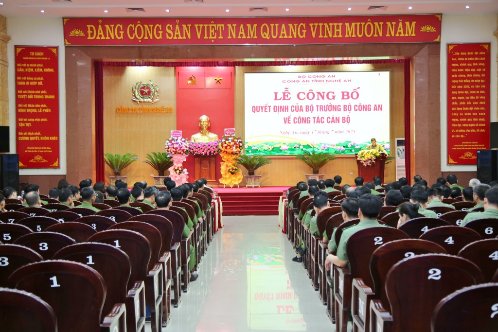Toàn cảnh buổi lễ công bố Quyết định của Bộ trưởng Bộ Công an về công tác cán bộ