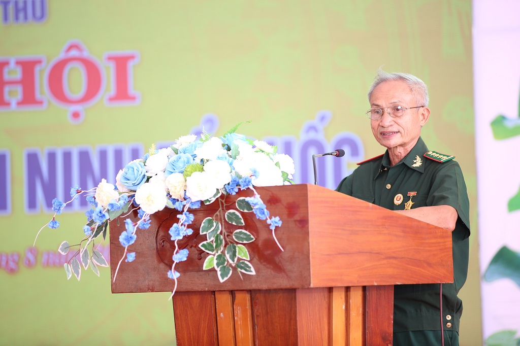Người dân phường Nghi Thu phát biểu tại Ngày hội