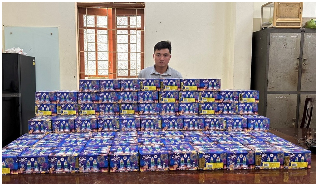 Bắt đối tượng buôn bán gần 164kg pháo nổ