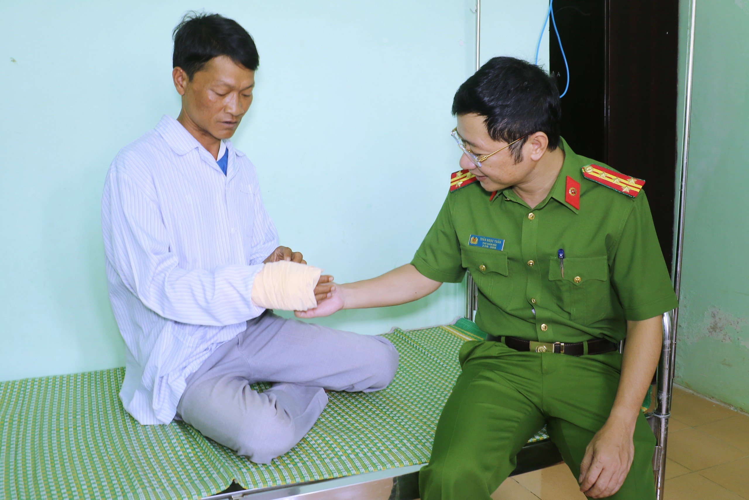 Một cán bộ Công an bị thương khi vây bắt đối tượng phạm tội ma túy