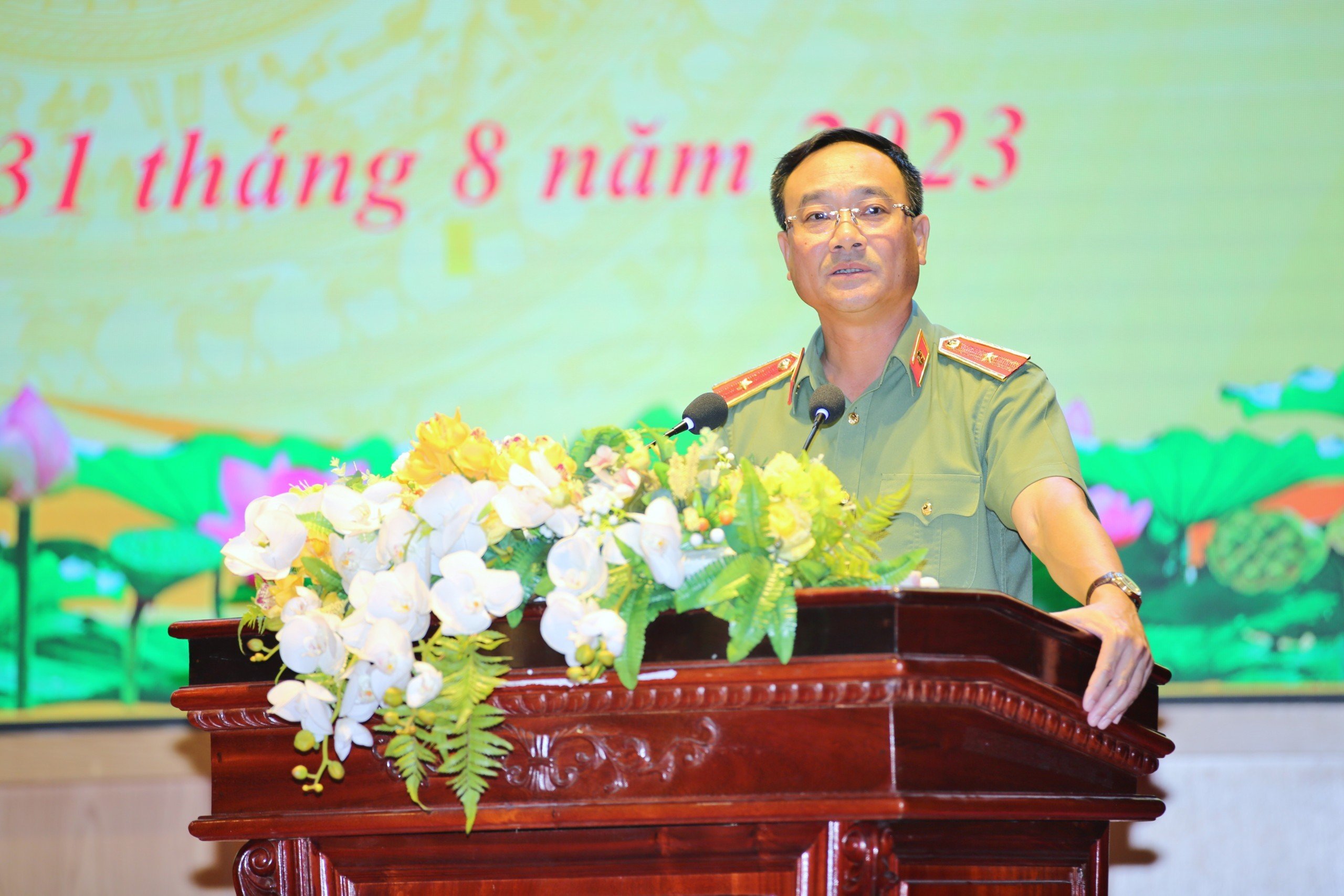 Đồng chí Thiếu tướng Phạm Thế Tùng - Ủy viên Ban Thường vụ Tỉnh ủy, Bí thư Đảng ủy, Giám đốc Côngan tỉnh phát biểu chỉ đạo