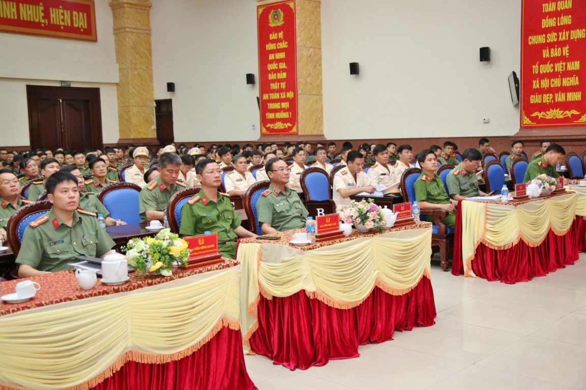 Các đại biểu tham dự buổi lễ