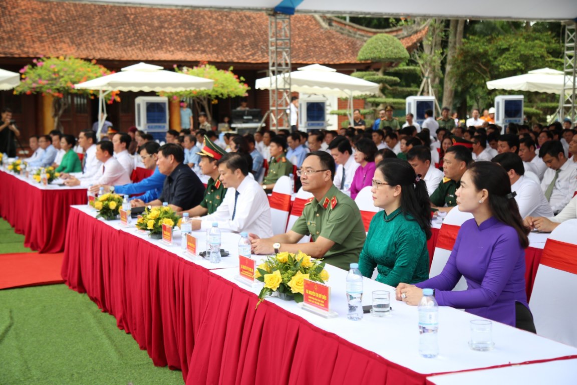 Các đại biểu dự buổi lễ