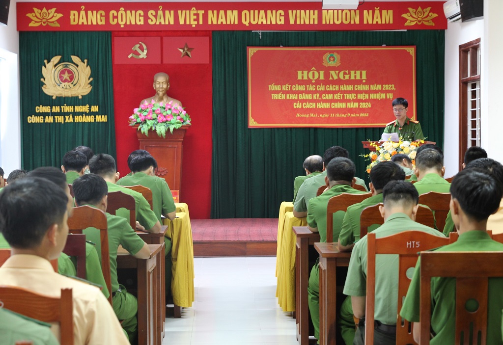 Toàn cảnh Hội nghị tổng kết công tác CCHC năm 2023 Công an thị xã Hoàng Mai