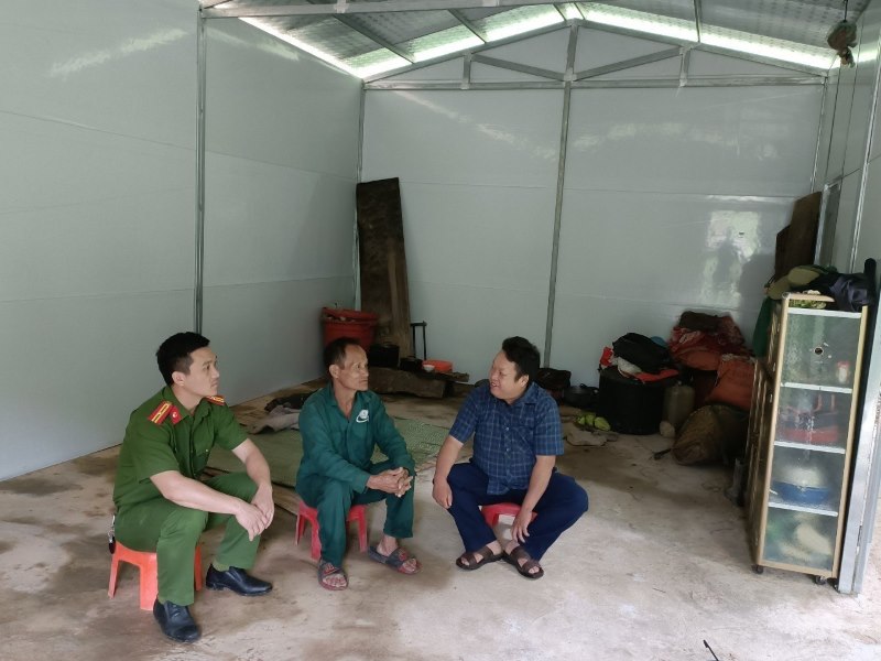 Cuộc sống của gia đình ông Xồng Bá Chò đỡ vất vả hơn, không còn nỗi lo những ngày mưa gió.