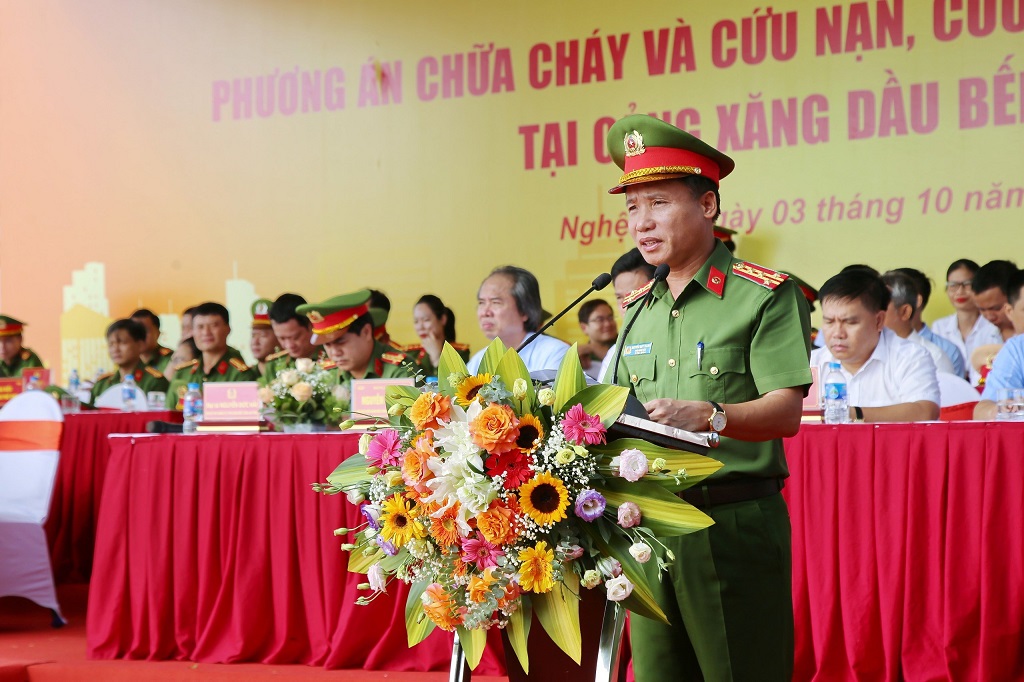 Đồng chí Đại tá Nguyễn Duy Thanh - Phó Giám đốc Công an tỉnh phát biểu tại buổi diễn tập