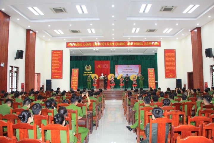 Cán bộ, chiến sỹ tham gia cỗ vũ nhiệt tình cho Hội thi.