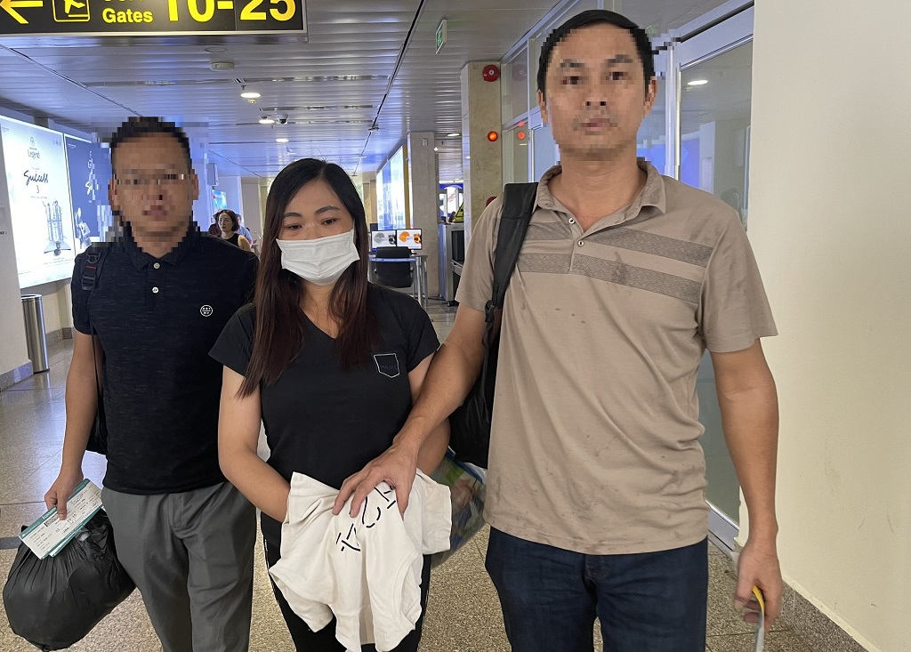 Công an thành phố Vinh tiến hành di lý đối tượng Lữ Thị Hương từ tỉnh Bình Dương về thành phố Vinh