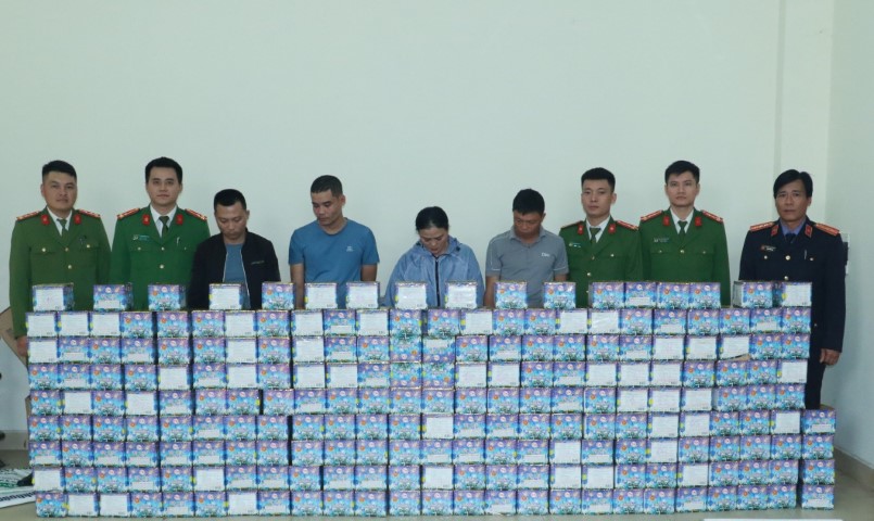 Các đối tượng và tang vật 