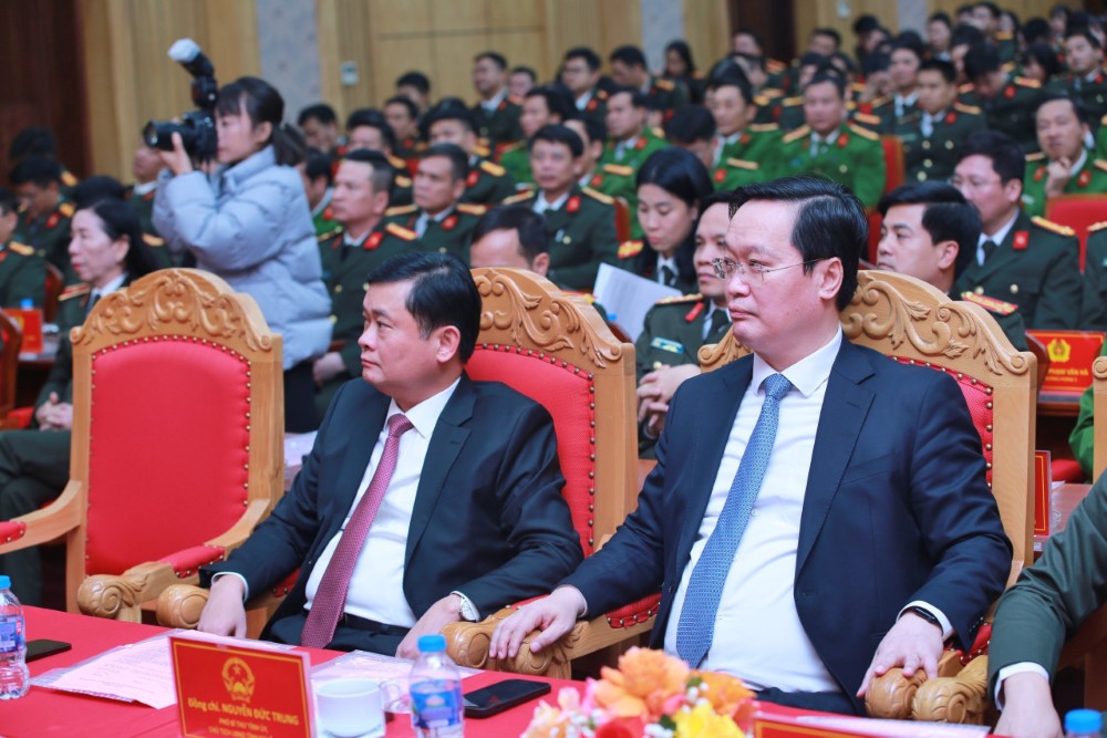 Đồng chí Thái Thanh Quý, Bí thư Tỉnh ủy Nghệ An và đồng chí Nguyễn Đức Trung, Chủ tịch UBND tỉnh Nghệ An dự buổi Lễ