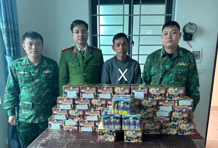 Khởi tố đối tượng buôn bán pháo trái phép