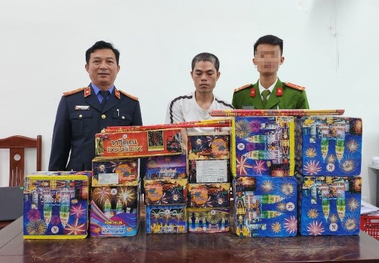 Khởi tố đối tượng tàng trữ trái phép hơn 81kg pháo nổ
