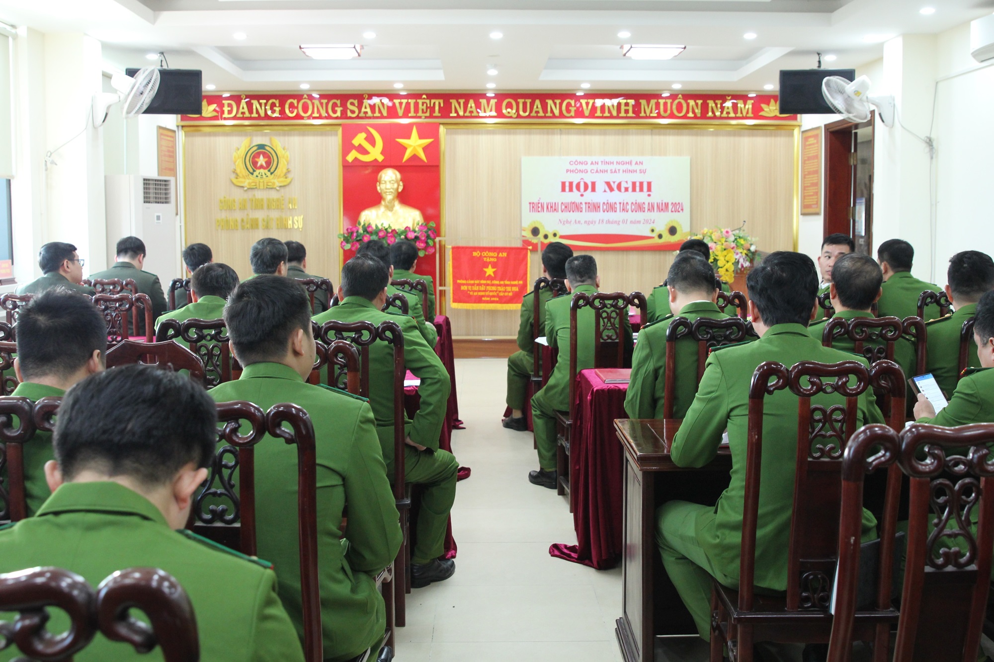 Các đại biểu tham dự Hội nghị
