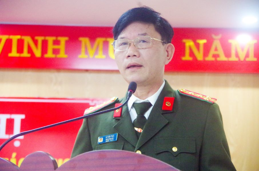 Đồng chí Đại tá Lê Văn Thái, Phó Giám đốc Công an tỉnh phát biểu tại Hội nghị