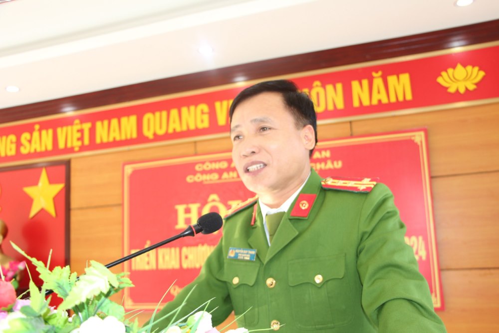 Đồng chí Đại tá Nguyễn Duy Thanh, Phó Giám đốc Công an tỉnh phát biểu tại Hội nghị